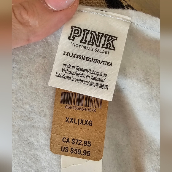 BNWT VS Sweater - Picture 3 of 3